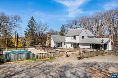 8 Stonehedge Lane Andover Boro NJ 07821