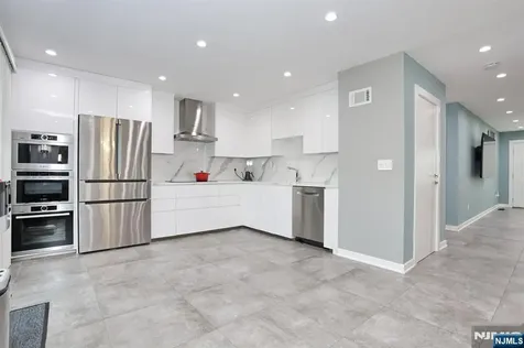 10 Chris Court Fair Lawn NJ 07410
