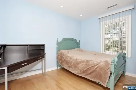 10 Chris Court Fair Lawn NJ 07410