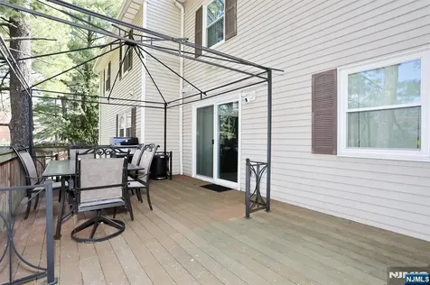 10 Chris Court Fair Lawn NJ 07410