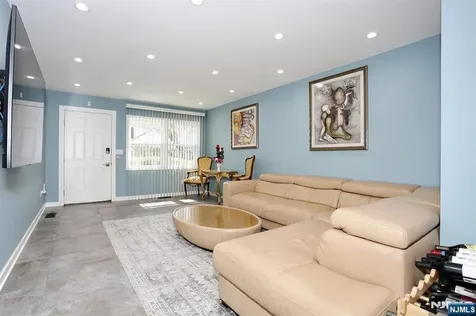 10 Chris Court Fair Lawn NJ 07410