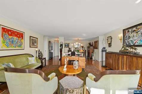 200 Grand Cove Way Edgewater NJ 07020