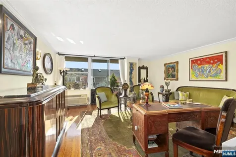 200 Grand Cove Way Edgewater NJ 07020