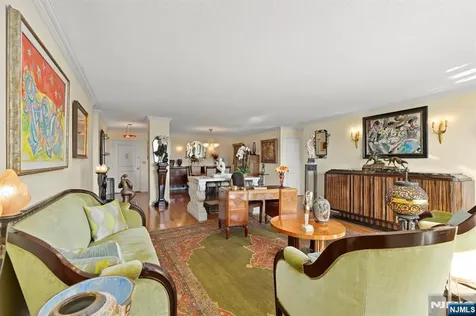 200 Grand Cove Way Edgewater NJ 07020