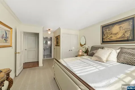 200 Grand Cove Way Edgewater NJ 07020