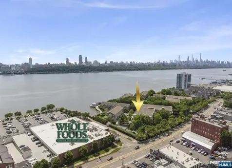 200 Grand Cove Way Edgewater NJ 07020