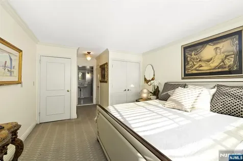 200 Grand Cove Way Edgewater NJ 07020