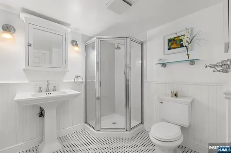 200 Grand Cove Way Edgewater NJ 07020