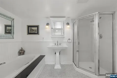 200 Grand Cove Way Edgewater NJ 07020