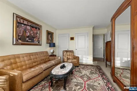 200 Grand Cove Way Edgewater NJ 07020