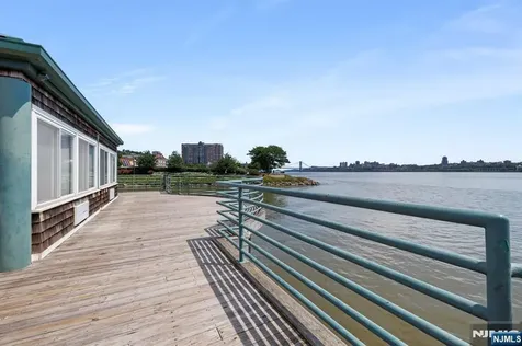 200 Grand Cove Way Edgewater NJ 07020