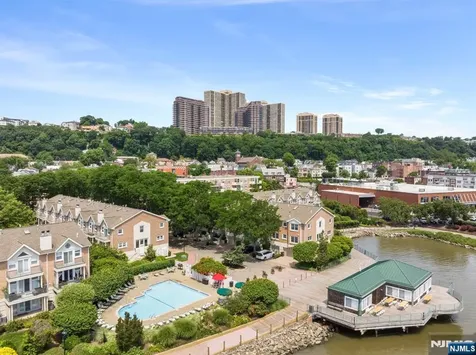 200 Grand Cove Way Edgewater NJ 07020