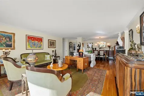 200 Grand Cove Way Edgewater NJ 07020