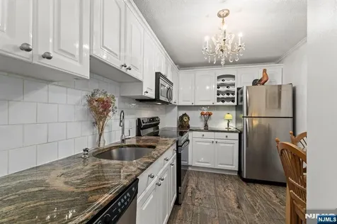 200 Grand Cove Way Edgewater NJ 07020