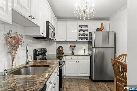 200 Grand Cove Way Edgewater NJ 07020