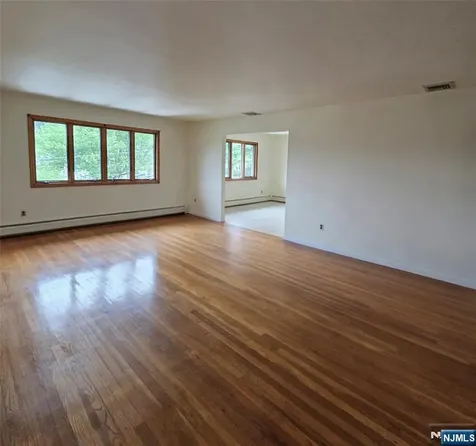 688 Day Avenue Ridgefield NJ 07657