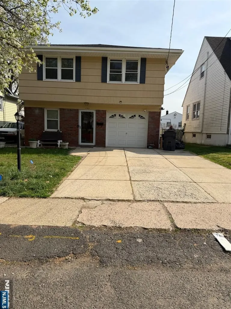 102 Harcourt Avenue Bergenfield NJ 07621