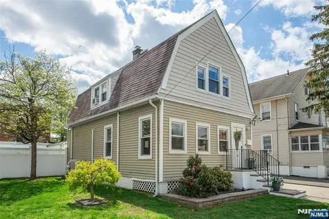 16 Chestnut Place Nutley NJ 07110