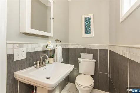 16 Chestnut Place Nutley NJ 07110