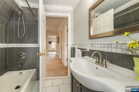 16 Chestnut Place Nutley NJ 07110