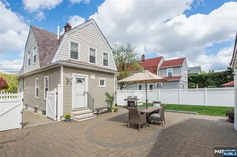 16 Chestnut Place Nutley NJ 07110