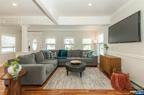 16 Chestnut Place Nutley NJ 07110