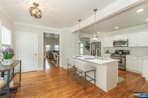 16 Chestnut Place Nutley NJ 07110