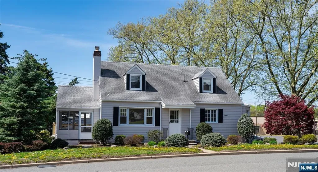8 E Ridgewood Avenue Paramus NJ 07652