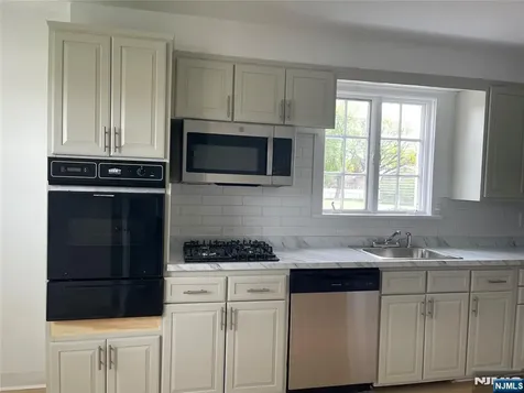 8 E Ridgewood Avenue Paramus NJ 07652
