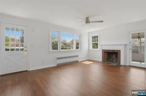 8 E Ridgewood Avenue Paramus NJ 07652