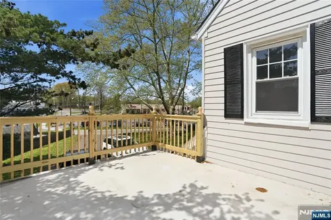 8 E Ridgewood Avenue Paramus NJ 07652