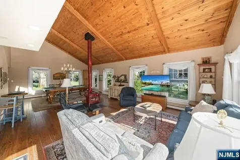 741 Charnwood Drive Wyckoff NJ 07481