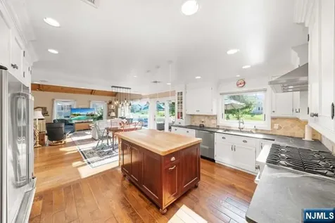 741 Charnwood Drive Wyckoff NJ 07481