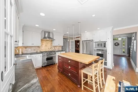 741 Charnwood Drive Wyckoff NJ 07481