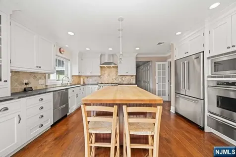 741 Charnwood Drive Wyckoff NJ 07481