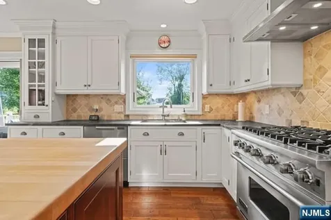741 Charnwood Drive Wyckoff NJ 07481