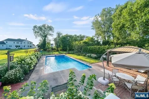 741 Charnwood Drive Wyckoff NJ 07481