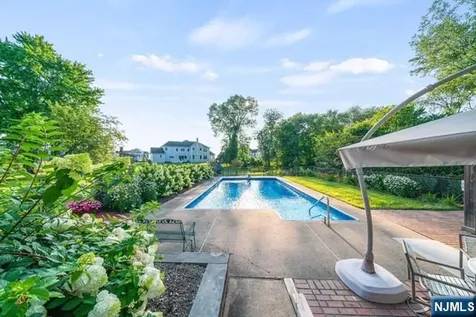 741 Charnwood Drive Wyckoff NJ 07481