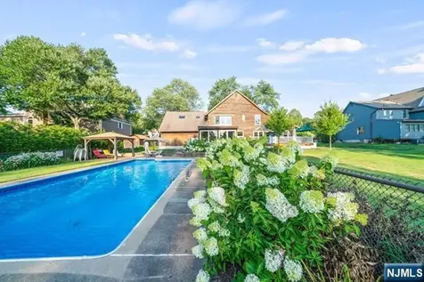 741 Charnwood Drive Wyckoff NJ 07481