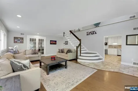 962 Pines Terrace Franklin Lakes NJ 07417