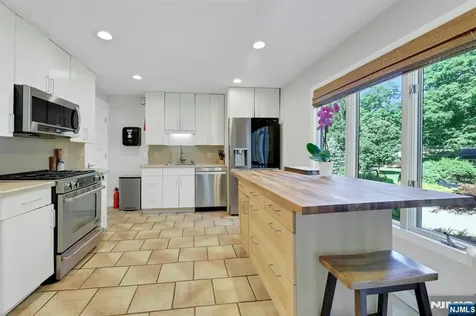 962 Pines Terrace Franklin Lakes NJ 07417