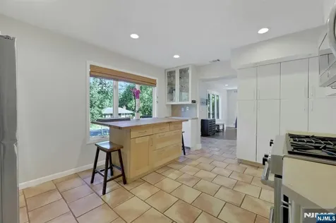 962 Pines Terrace Franklin Lakes NJ 07417