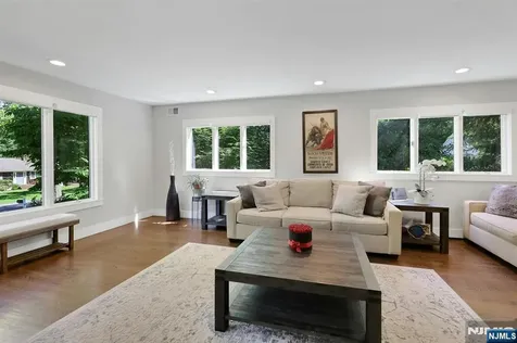 962 Pines Terrace Franklin Lakes NJ 07417