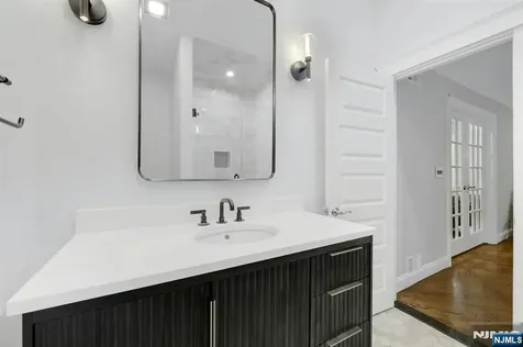 962 Pines Terrace Franklin Lakes NJ 07417