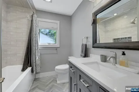 962 Pines Terrace Franklin Lakes NJ 07417
