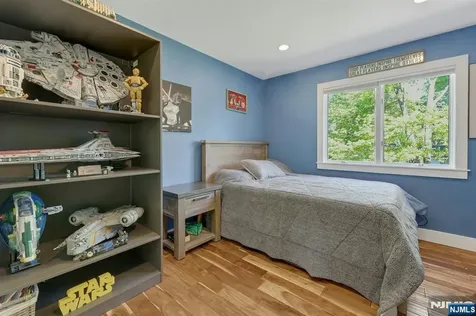 962 Pines Terrace Franklin Lakes NJ 07417