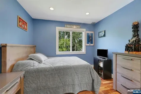 962 Pines Terrace Franklin Lakes NJ 07417