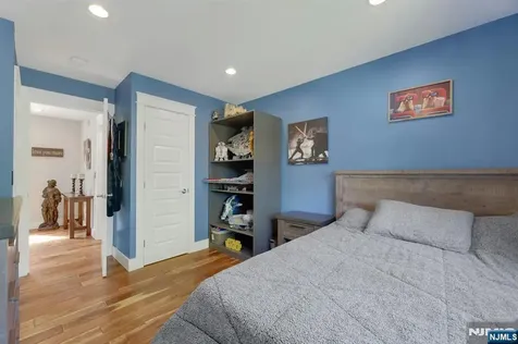 962 Pines Terrace Franklin Lakes NJ 07417