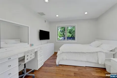 962 Pines Terrace Franklin Lakes NJ 07417