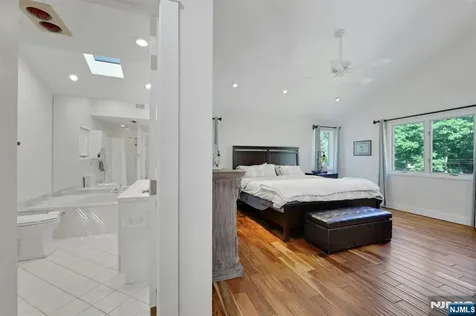 962 Pines Terrace Franklin Lakes NJ 07417